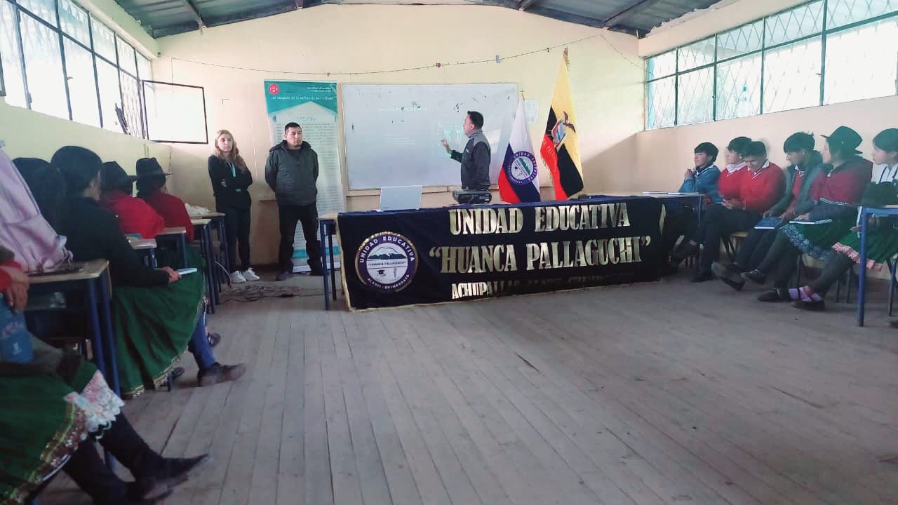 Sensibilización sobre prevención de embarazos en adolescentes y servicios de salud amigables.